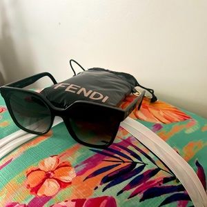 New Fendi women’s sun glasses with puffer case